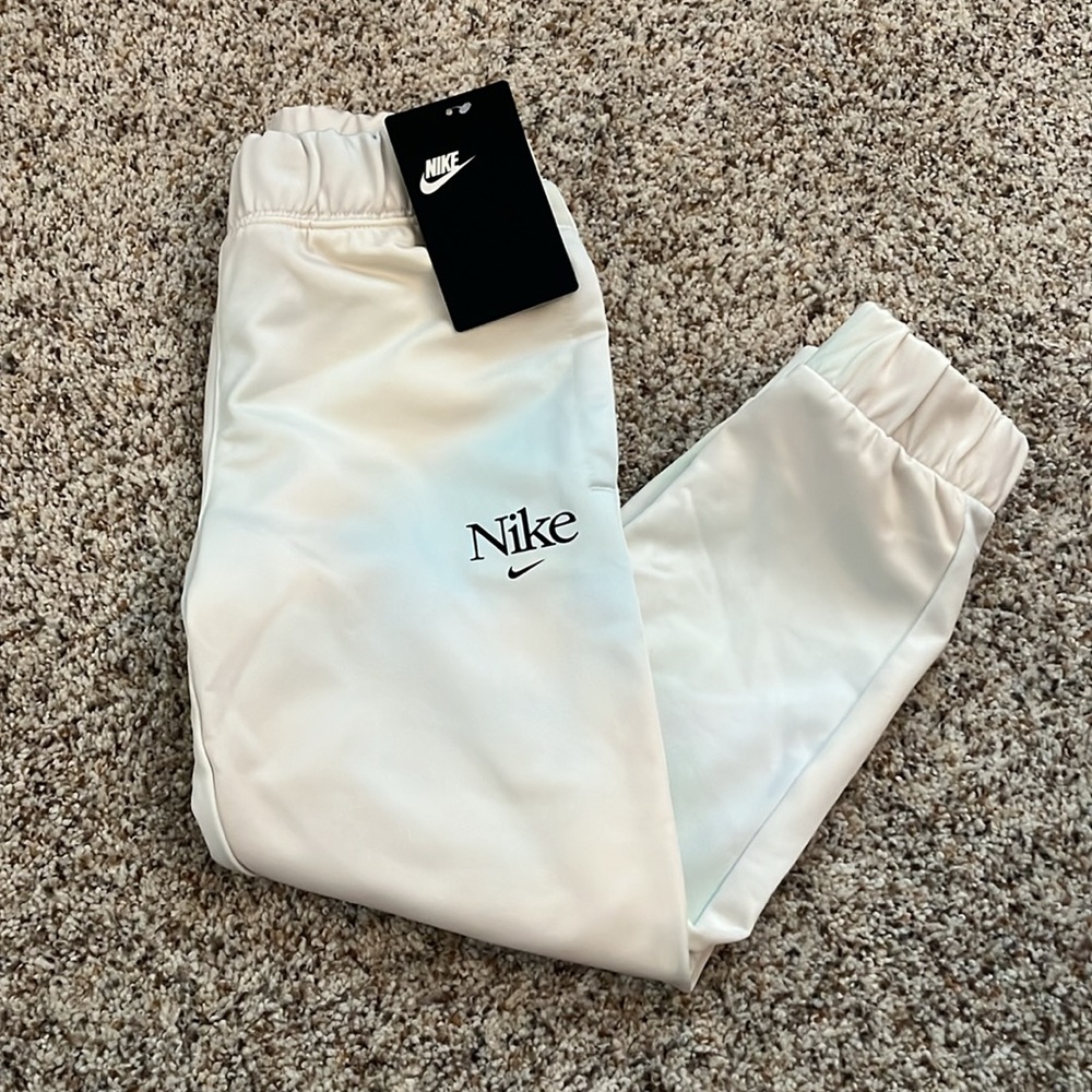 Kids Nike Sweatpants, Size 5. New with tags.